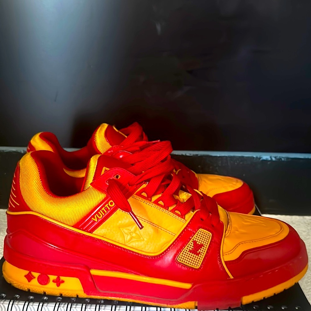 These are a size 9 great condition asking for 600 willing to negotiate